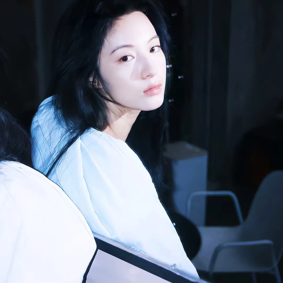 梧桐深院锁清秋